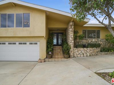 7132 Macapa Dr