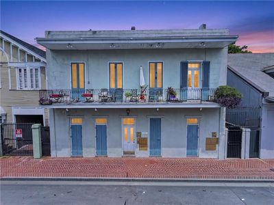 617 Dauphine St #9