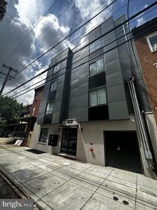 890 N 42nd St