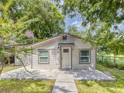 422 Apolonio St.