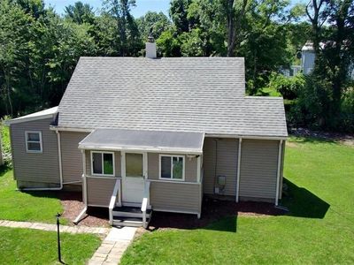 21 Narragansett Rd