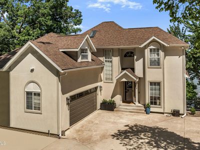18 Valencia Dr