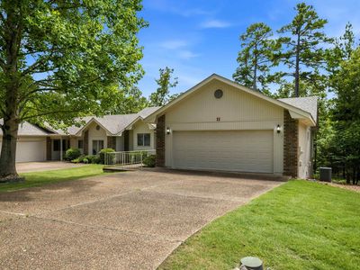 11 Arista Ln