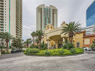 2857 Paradise Rd UNIT 2704