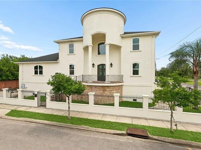 5701 Cartier Ave