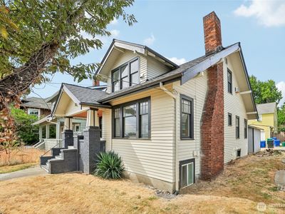 4545 5th Avenue NE