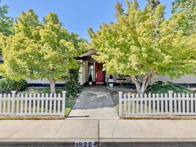 1920 E Paradise Avenue