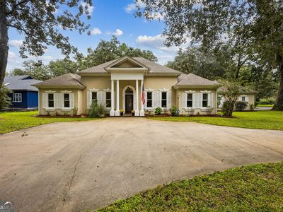 301 Trimaran Dr