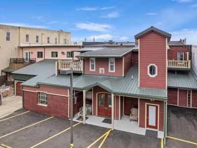 234 Main St W #200