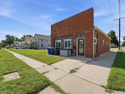 2301 E Grand Ave