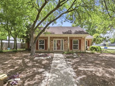 15725 Lakeview Dr