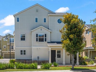 585 Amherst Ter