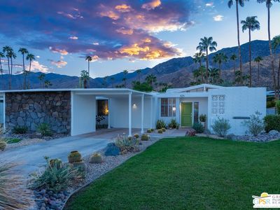 425 E Flor Cir