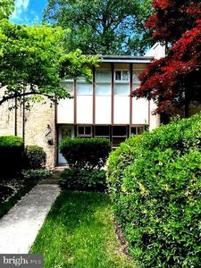 Property at 4420 Forest Glen Ct, Annandale, VA