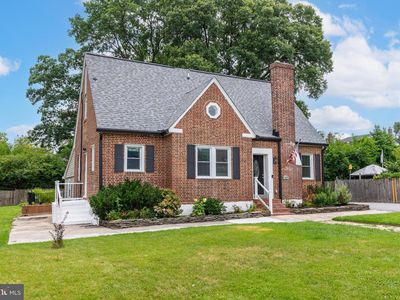 6420 Glenoak Ave