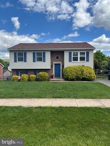 73 Amanda Dr