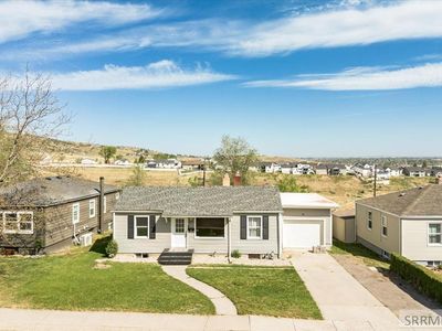 852 Highland Blvd