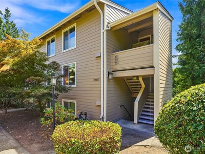 19857 25th Avenue NE #201