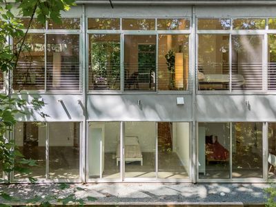 106 Glass House Ln