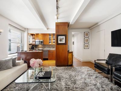 325 W 45th St APT 916