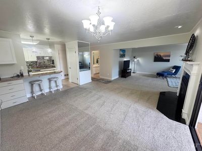 1095 N Camelot Dr