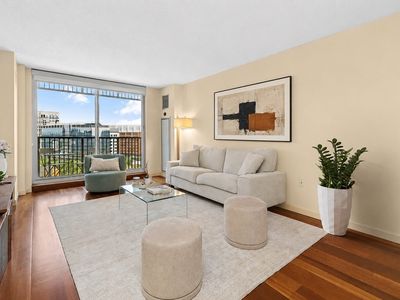 8-12 Museum Way Unit 1625