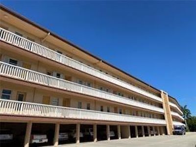 6701 Cypress Rd #207