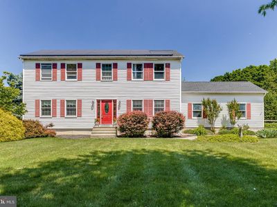 Property at 12 N Hockey Dr, Columbus, NJ