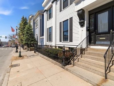 512 E Broadway