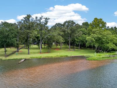 2401 Lake Park Ln