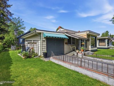 1568 G St