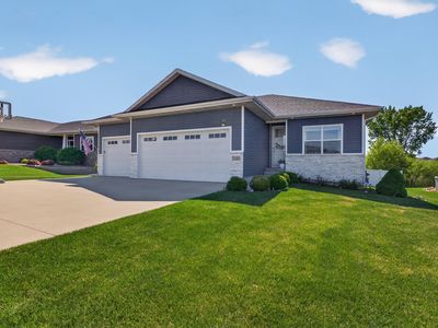 Property at 2124 Donald Dr, Cedar Falls, IA