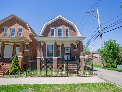 6714 S Champlain Ave