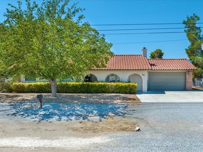 881 E Calvada Blvd