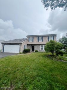 8 Compass Ln