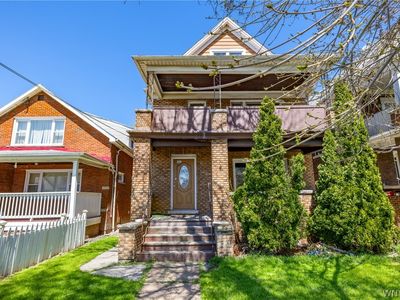 2240 La Salle Ave