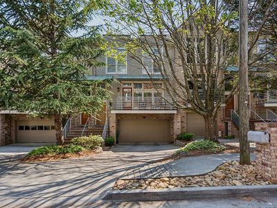 1281 Peachtree Vw NE