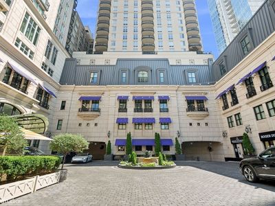 11 E Walton St APT 4001