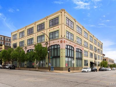 2201 Locust St #305