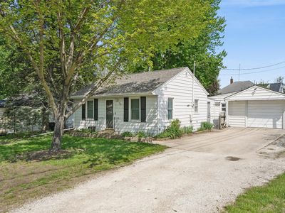 796 E Aurora Ave