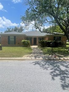 143 W Hibiscus Ave