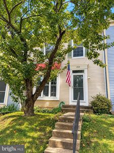 109 Chelsea Ct NE