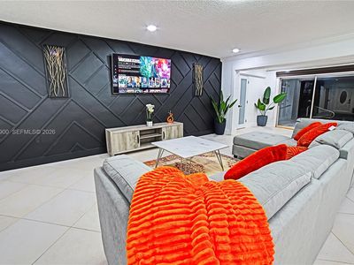 8651 Sunset Stri