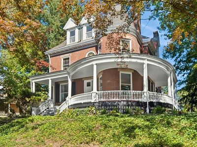329 Bank St