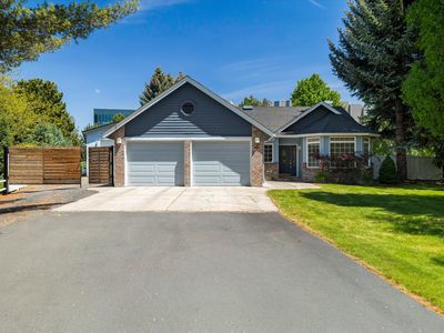 21196 Strawberry Mountain Ct