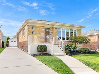 8329 W Sunnyside Ave