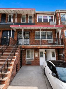 1014 E 82nd St