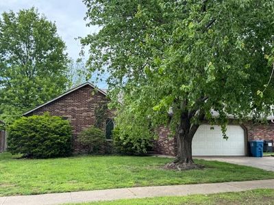 1347 E Broadmoor Street