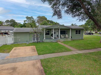 899 E Country Club Cir