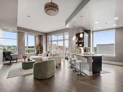 400 W North St APT 610